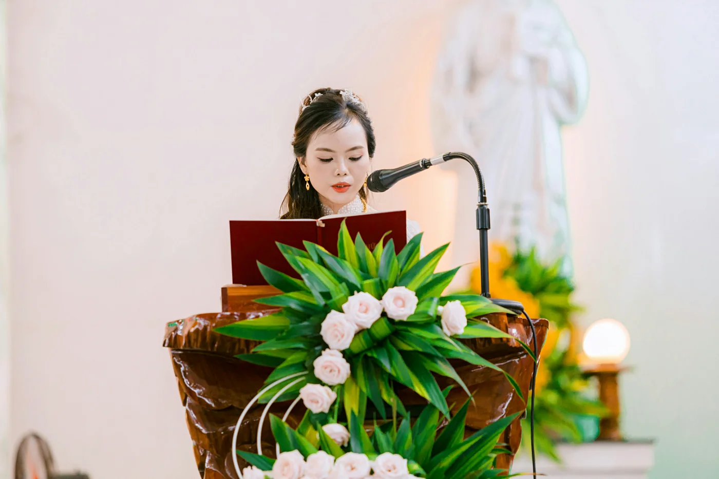 woman speaking at celebration of life, los angeles, CA